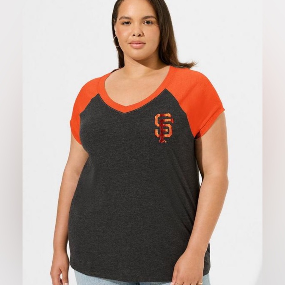 Torrid MLB San Francisco Giants Classic Fit Cotton Raglan V-Neck Size 1